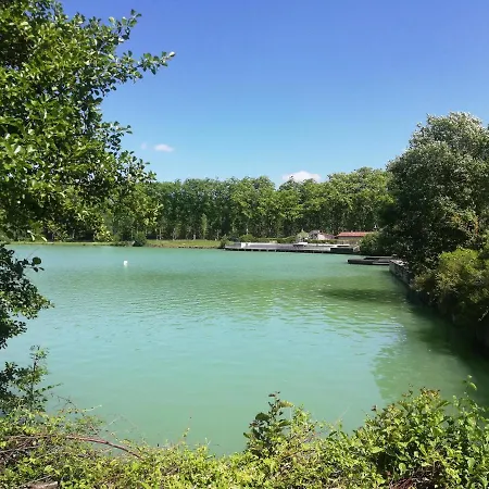 Holiday park Les Cles Du Gers - Hameau Du Lac